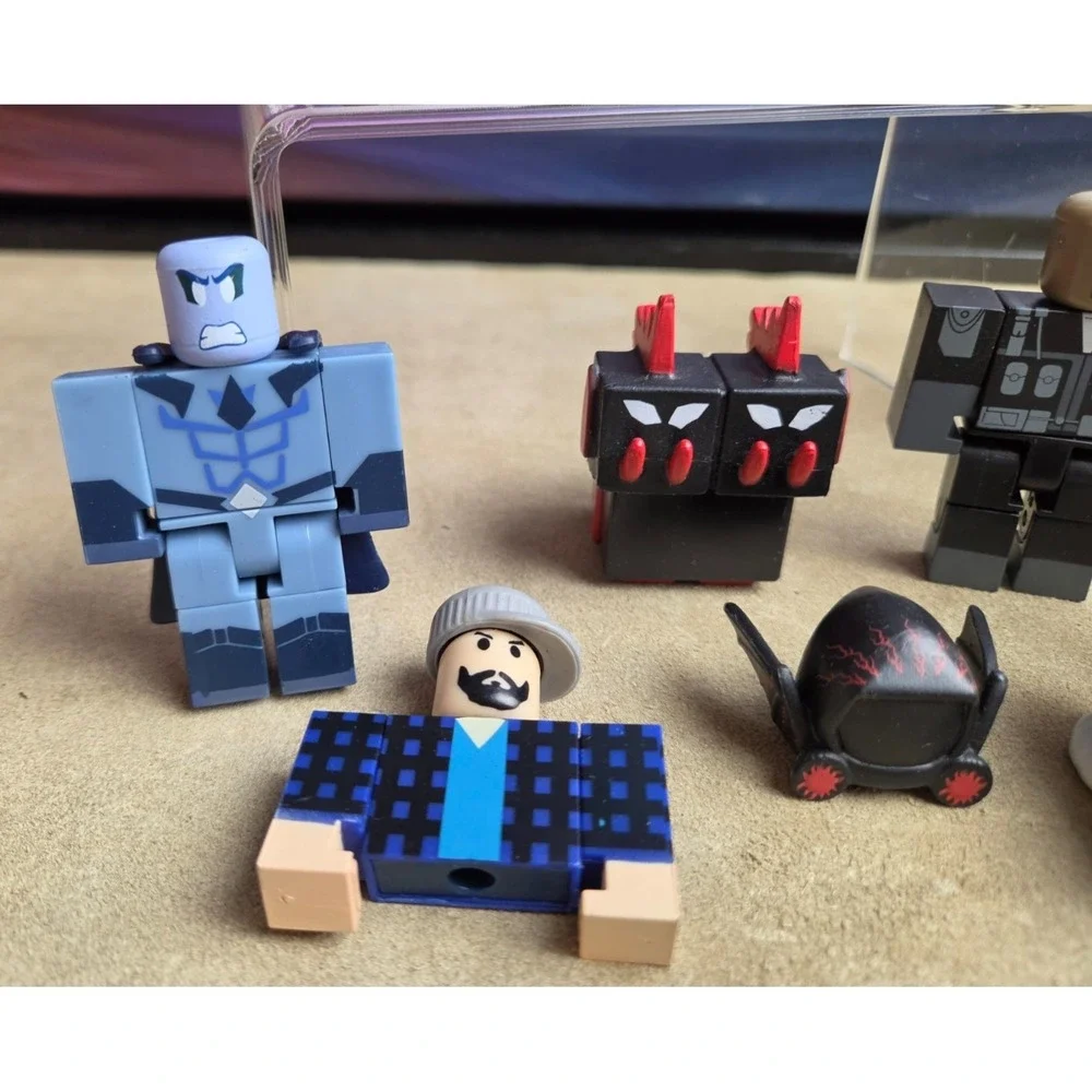ROBLOX Action Figures, Mixed Lot of 15 1/2 Characters plus - No Codes (Lot A)